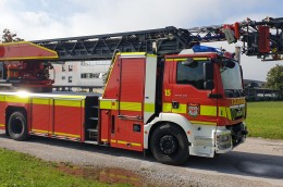 Gasilsko reševalna služba iz Kranja prevzela novo avtolestev Rosenbauer L42A-XS