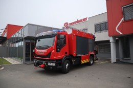 Prostovoljni gasilci iz Rovinja prevzeli novo gasilsko vozilo TRVD