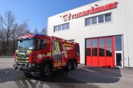 Prostovoljni gasilci iz Cerknice prevzeli novo Rosenbauer AC 35/100