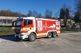 PGD Škofja Loka prevzela novo cisterno AC 45/100