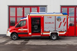 Prostovoljni gasilci iz Ptuja prevzeli novo gasilsko vozilo za logistično GVL-1